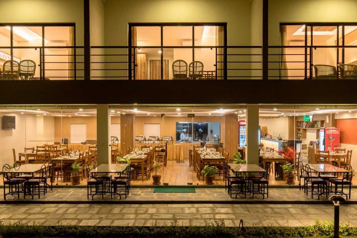 Park Safari Resort, Chitwan National Park Eksteriør bilde